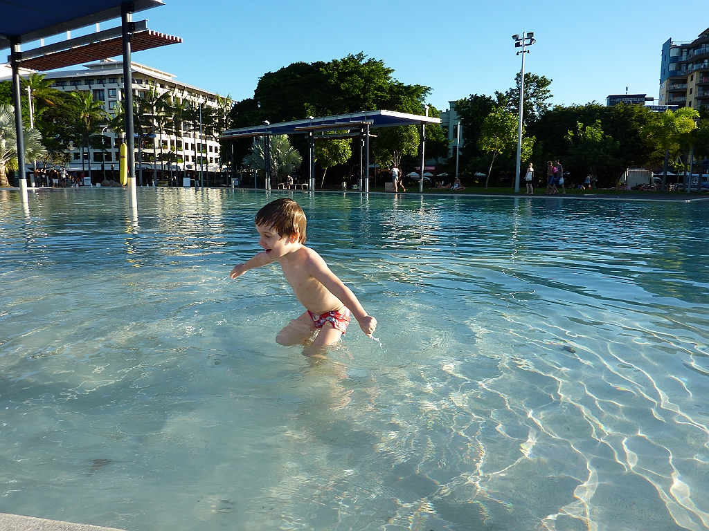 Cairns18.JPG