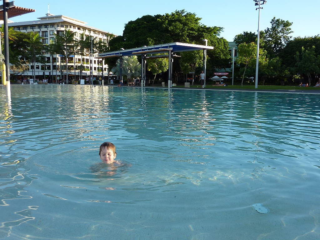 Cairns22.JPG