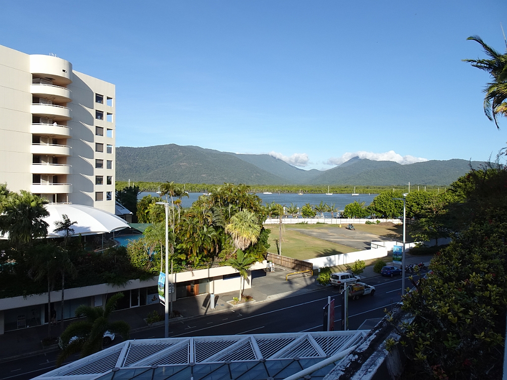 Cairns165.JPG