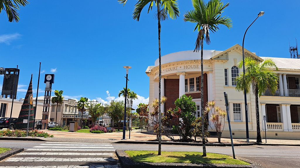 Cairns14.jpg